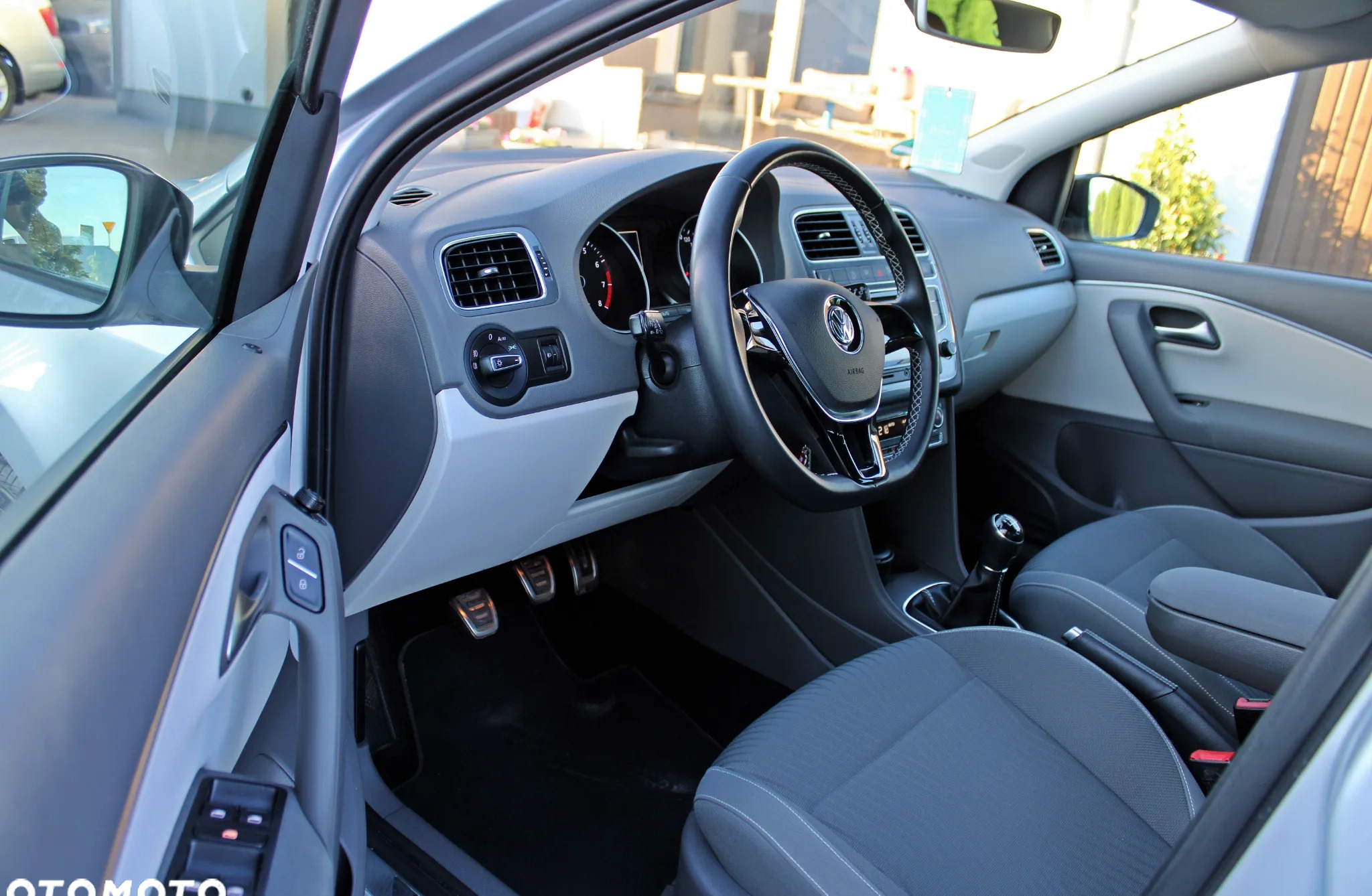 Volkswagen Polo cena 37900 przebieg: 46500, rok produkcji 2014 z Wyszków małe 742